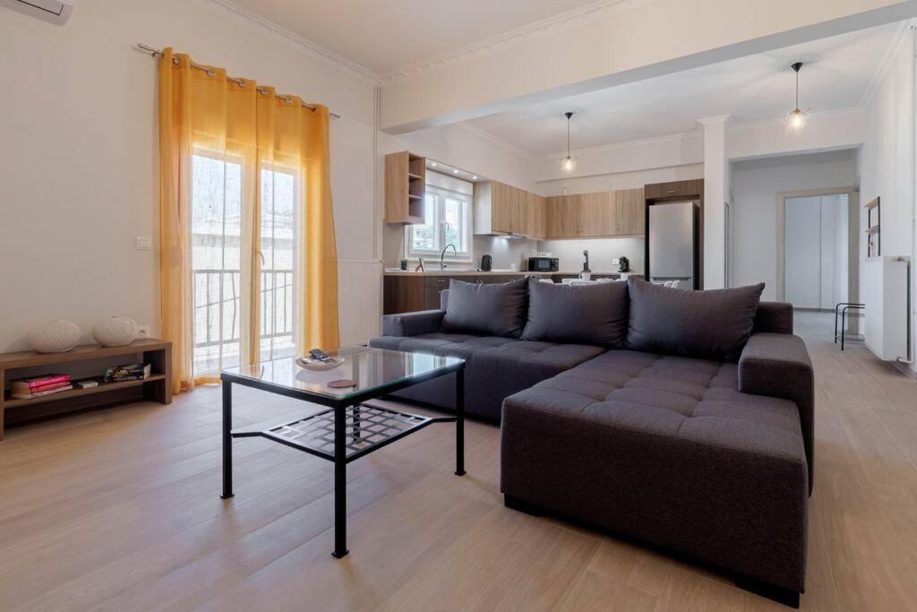 Zoe's Apartment, Appartement Alepou
