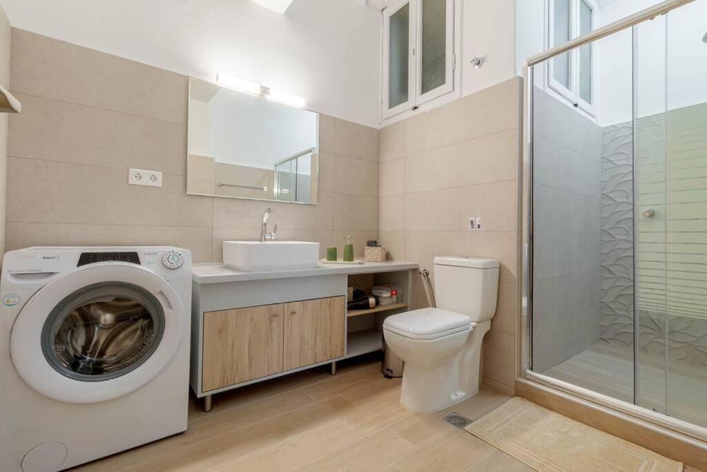Zoe's Apartment,