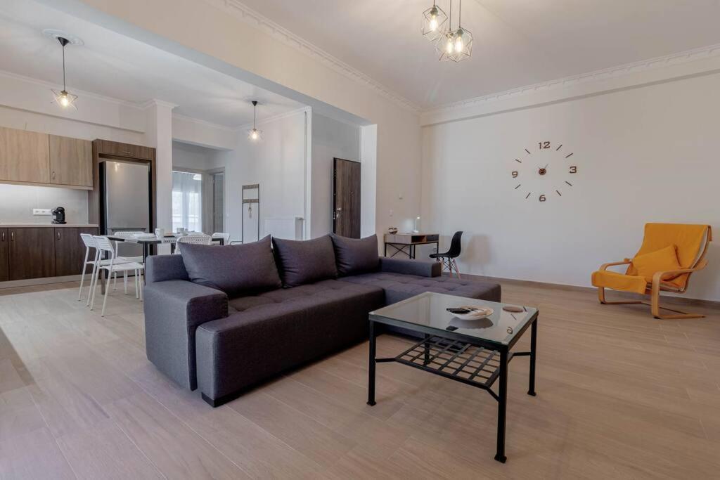 Zoe's Apartment, Appartement Alepou