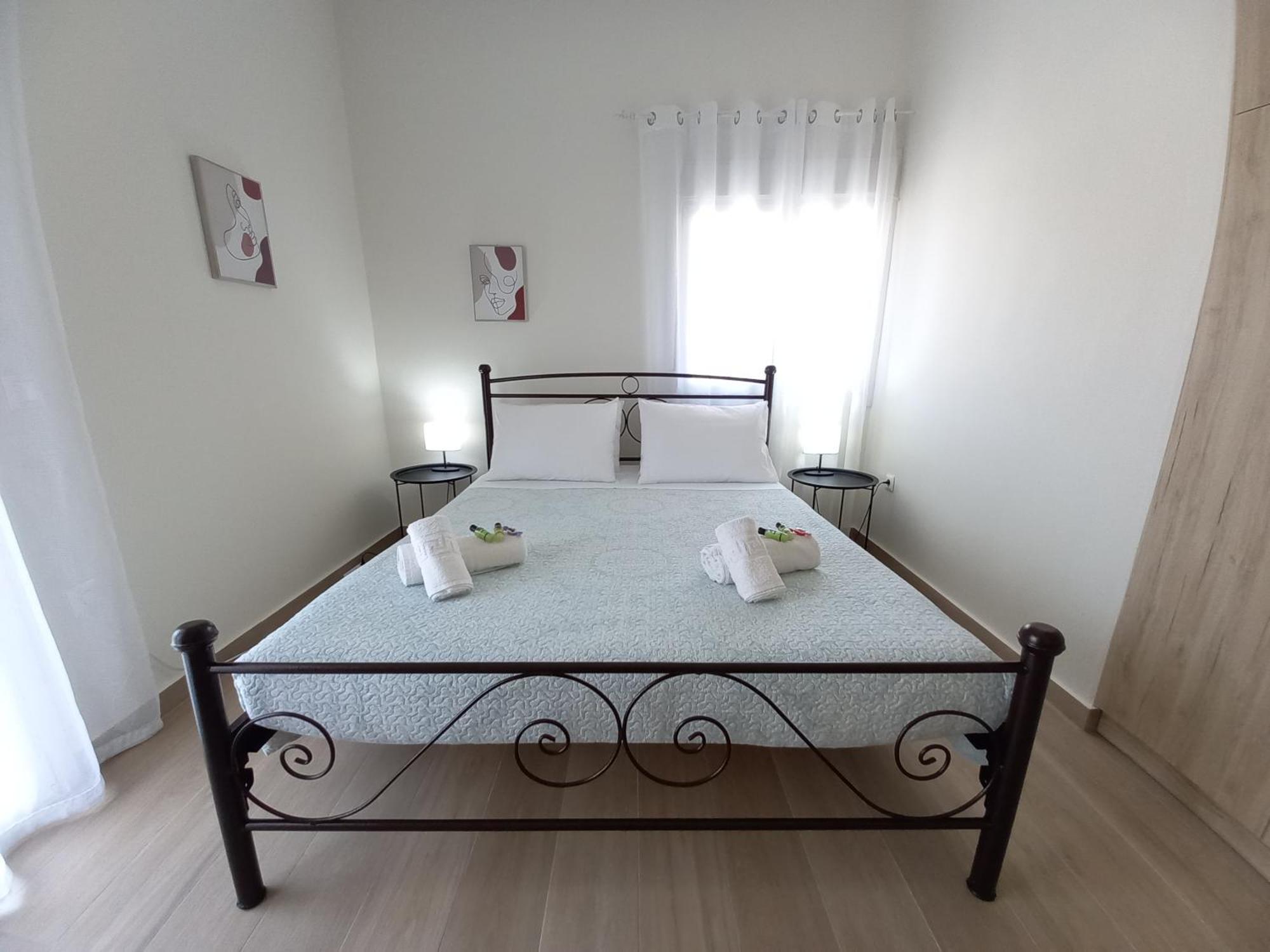 Zoe's Apartment, Appartement Alepou